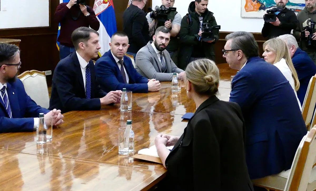 "Dala baba dinar da uđe u kolo...": Da li će i kako SVM moći da se otrgne iz naprednjačkog zagrljaja ili će potonuti zajedno sa njima?