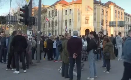 Nišlije u protestnoj šetnji: "Skupština grada više nije zakonita i nema legitimitet"