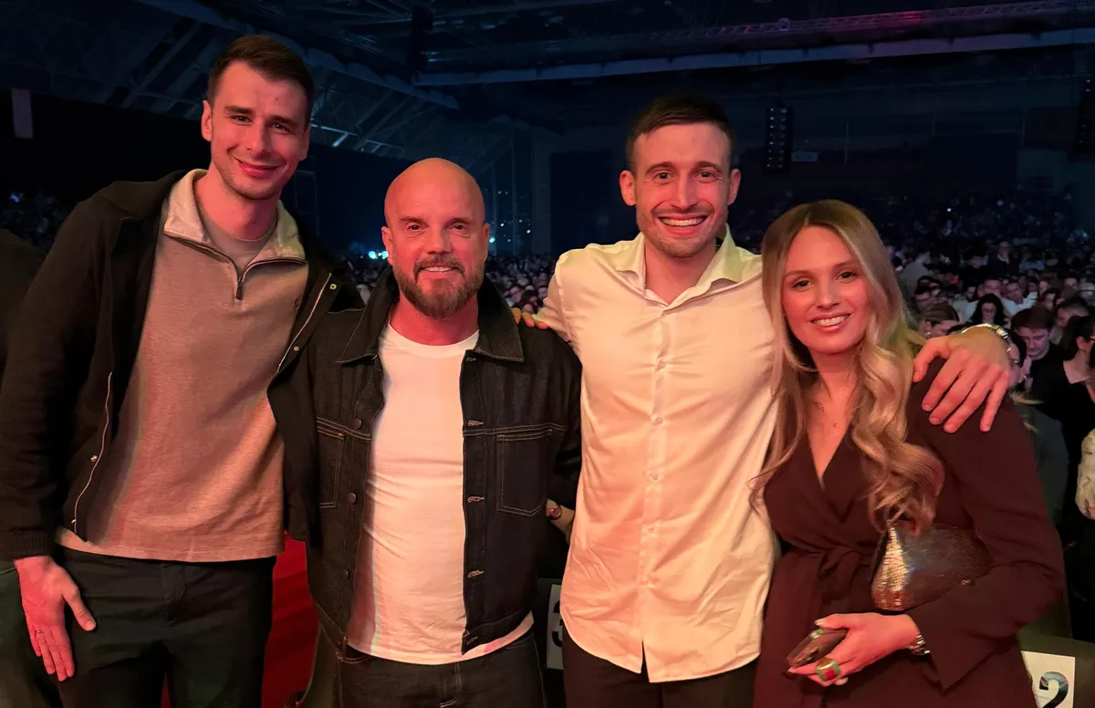 Boban Rajović i Aleksa Avramović u prvom redu na koncertu Zdravka Čolića: Evo kako su ludovali uz velike hitove (VIDEO)