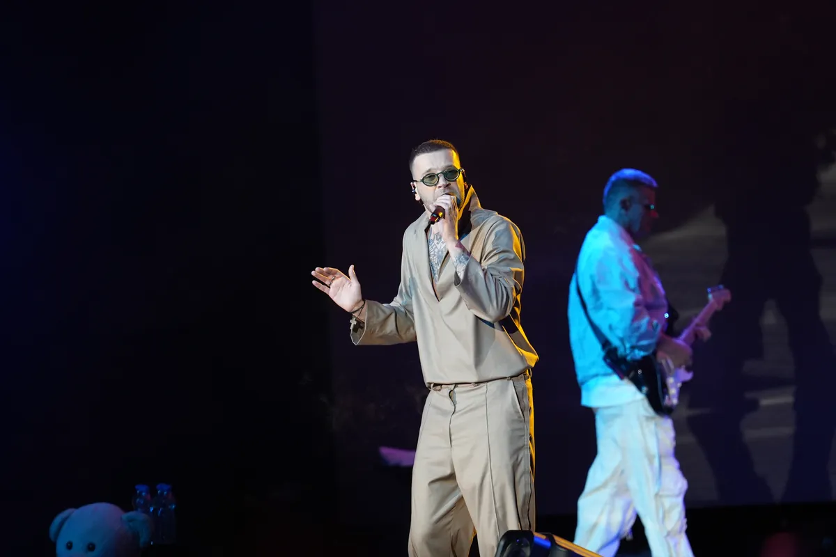 Edita sa stomakom do zuba, pevačica sija posle razvoda: Poznati se provodili na koncertu Magla benda (FOTO)