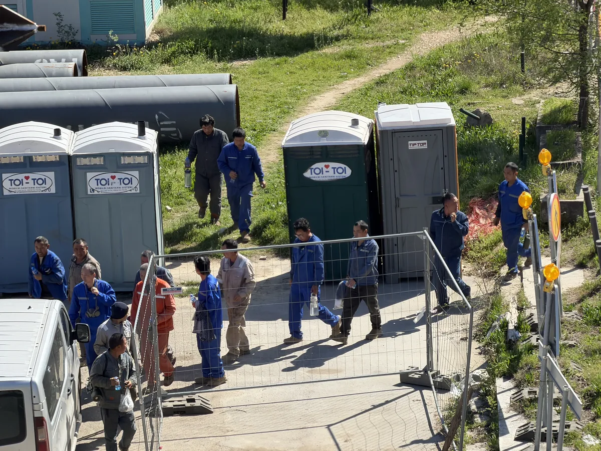 Otkriveno kako je došlo do nesreće na gradilištu novog mosta: Poginuo radnik iz Kine, trojica povređena