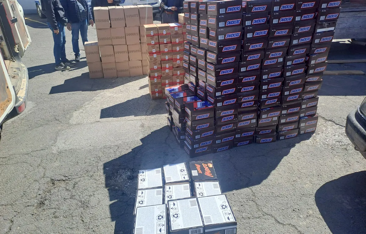 Policija zaplenila više od 34.000 poznatih čokoladica kod Novog Pazara: Podneta krivična prijava protiv dvojice mladića