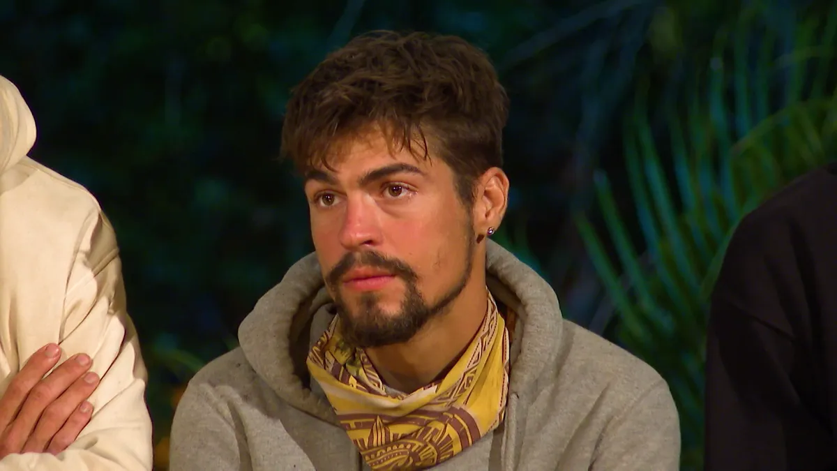 Prvi put u Survivor-u: Voditelj ova dva takmičara izbacio sa plemenskog saveta i proglasio ih izbačenima (VIDEO)