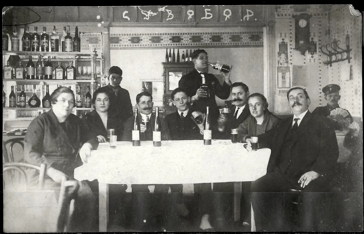 Beograd kakav više ne postoji: Pogledajte šta se jelo i slušalo po kafanama 1936.