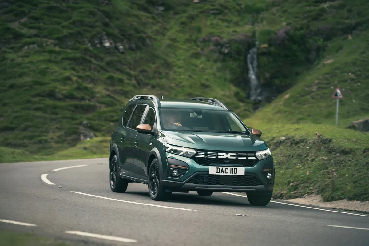 Ovo je najbolji hibrid automobil sa 7 sedišta: Košta mnogo manje od rivala