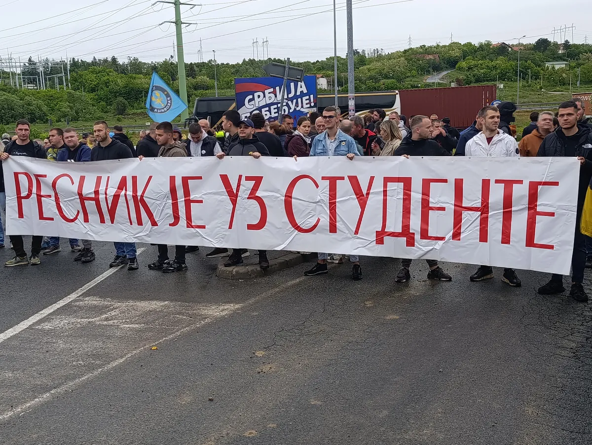 VIDEO U Resniku počela dva protesta, tezije između građana i policije
