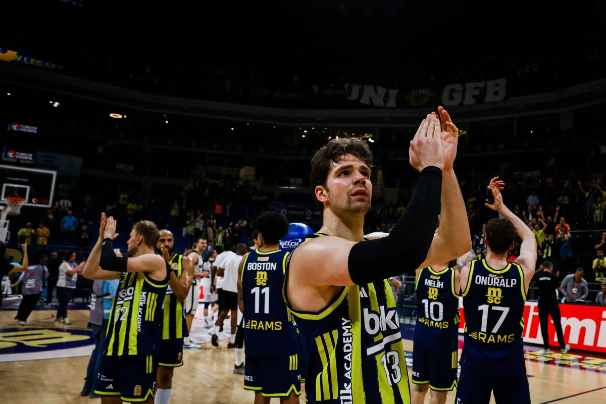 Tarik Biberović napustio Fenerbahče, odlazi u NBA