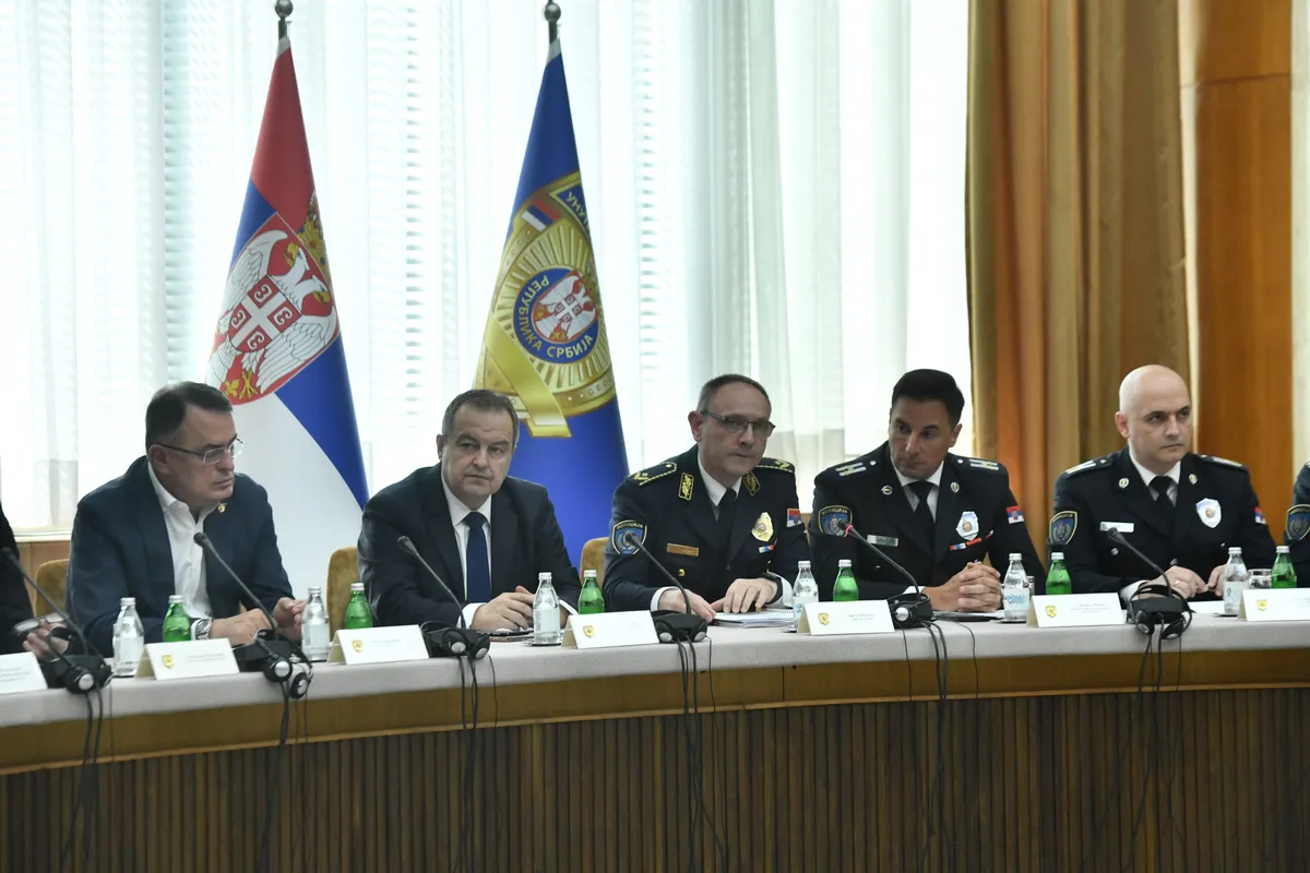 Portret bez (s)rama: Ivica Dačić - ministar policije koji ćuti dok njegova policija skriva ubice