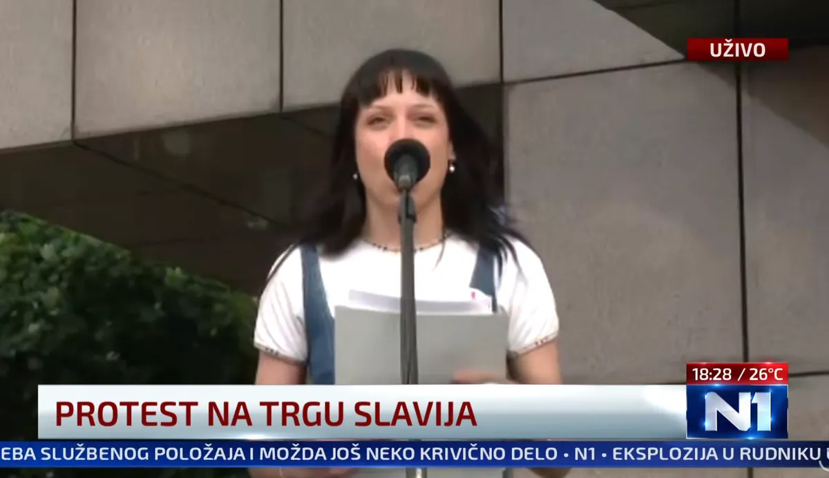 VIDEO Prvi govor sa prepunog Trga Slavija: "Jesmo li za Srbiju ili za mafiju?"