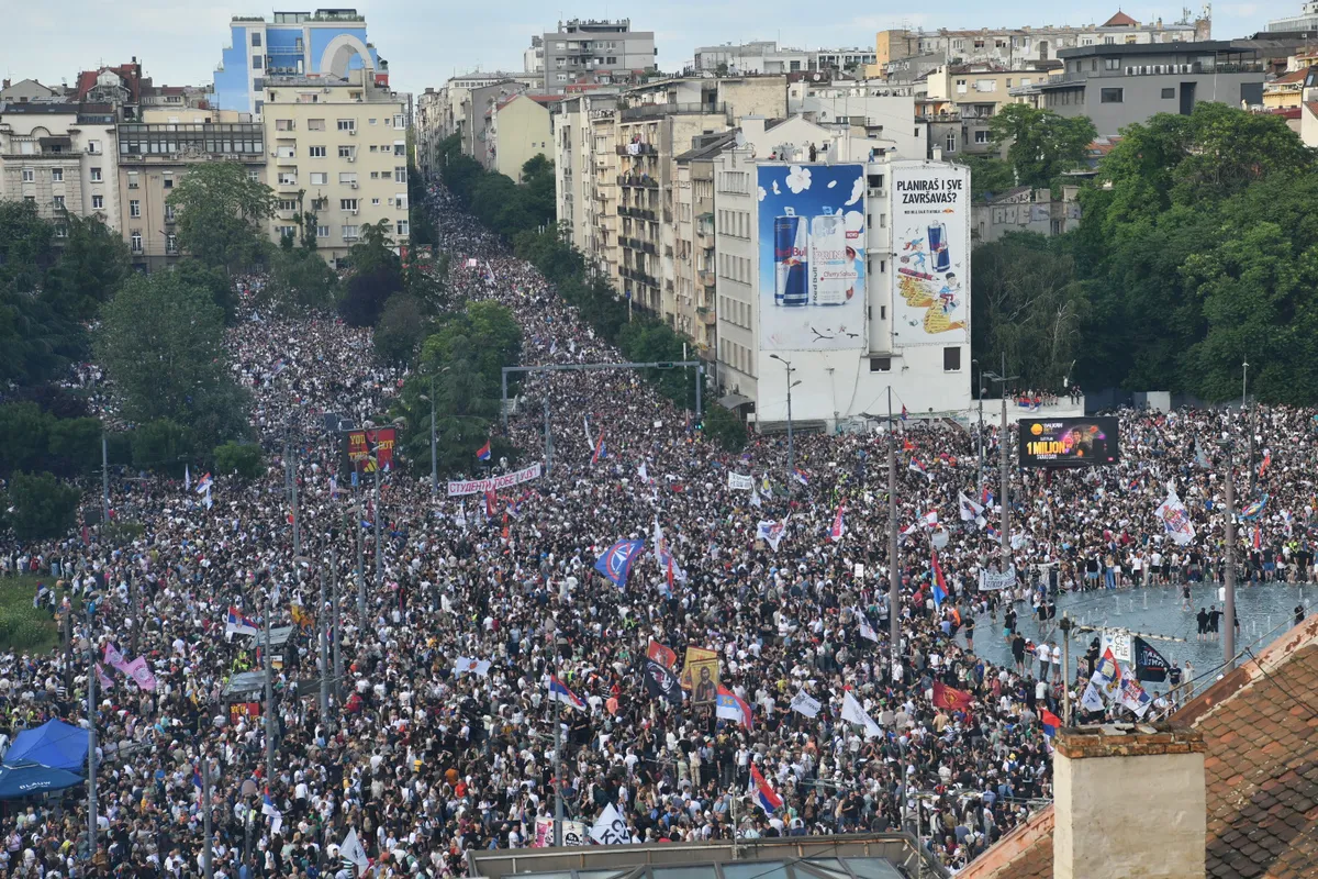 Direktor policije objavio procenu MUP-a o broju okupljenih na Slaviji