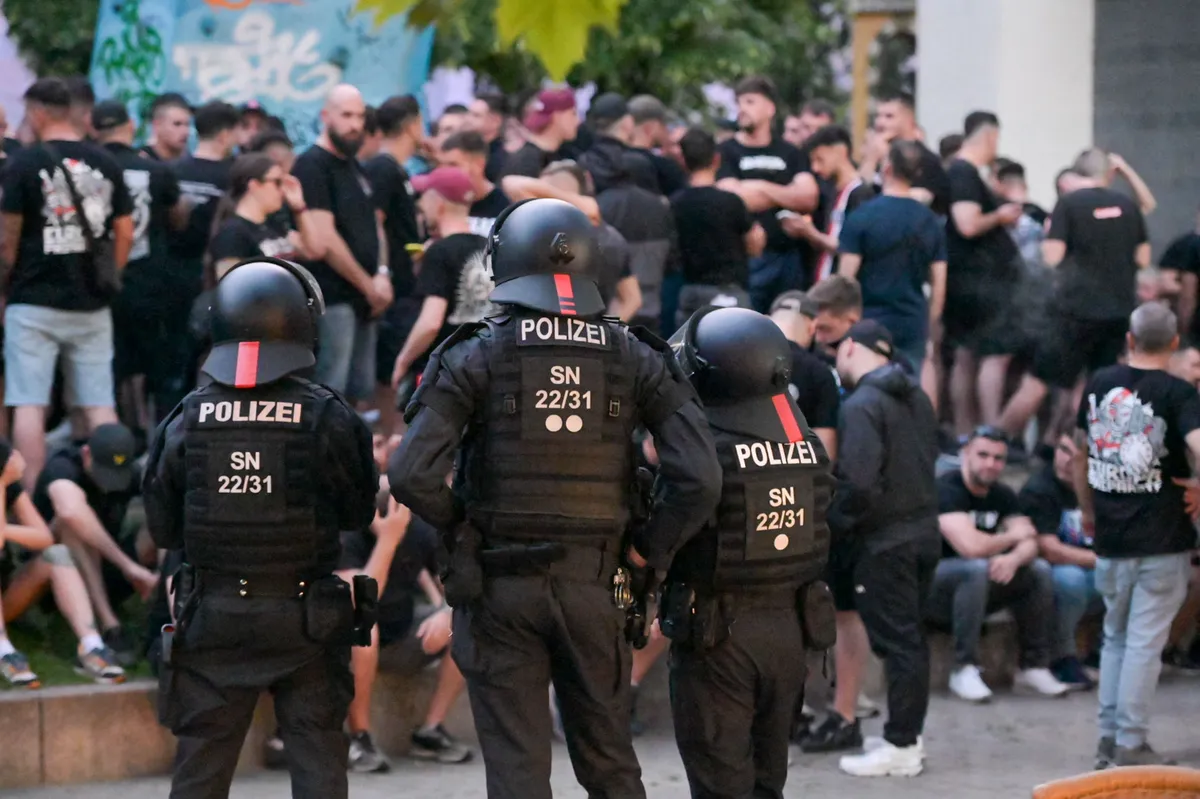 Haos pred finale: Letele stolice u sukobu navijača, određena zabrana VIDEO