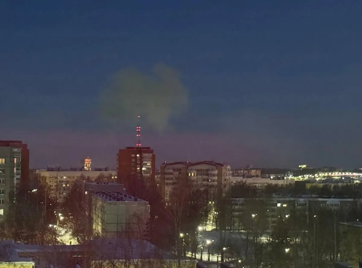 (VIDEO) Masovni napadi Ukrajine na Rusiju: Dron se zabio pravo u stambenu zgradu, ima mrtvih