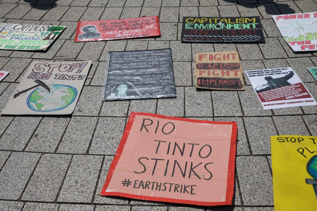 FOTO, VIDEO Aktivisti iz Srbije i sveta protestovali ispred sedišta Rio Tinta: „Nećete kopati!“