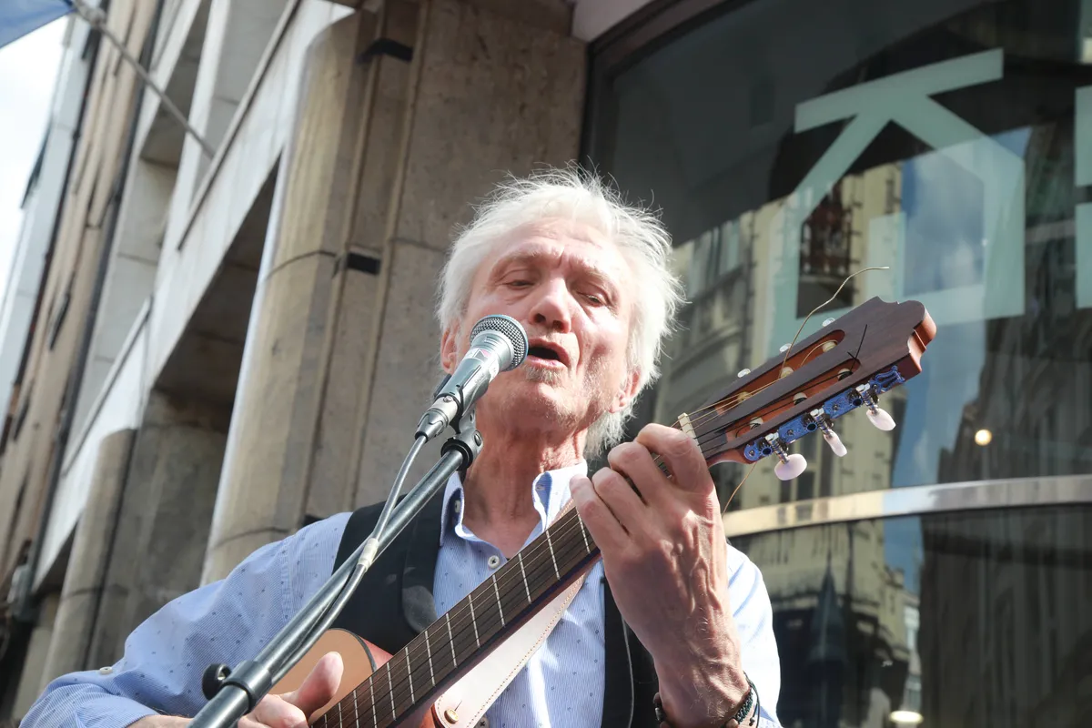 Darko Rundek pevao u Knez Mihailovoj