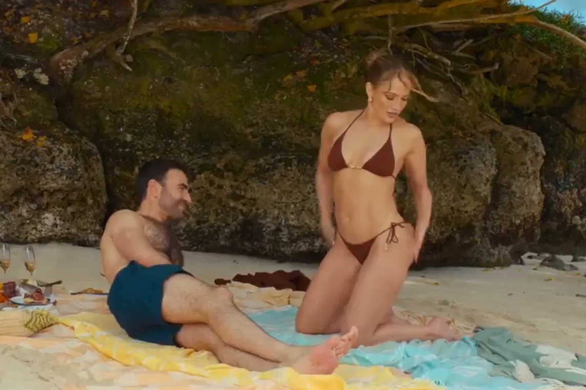 Scena iz novog filma Dženifer Lopez vlada mrežama: Pitaju se kako je moguće da sa 56 godina izgleda ovako (VIDEO)