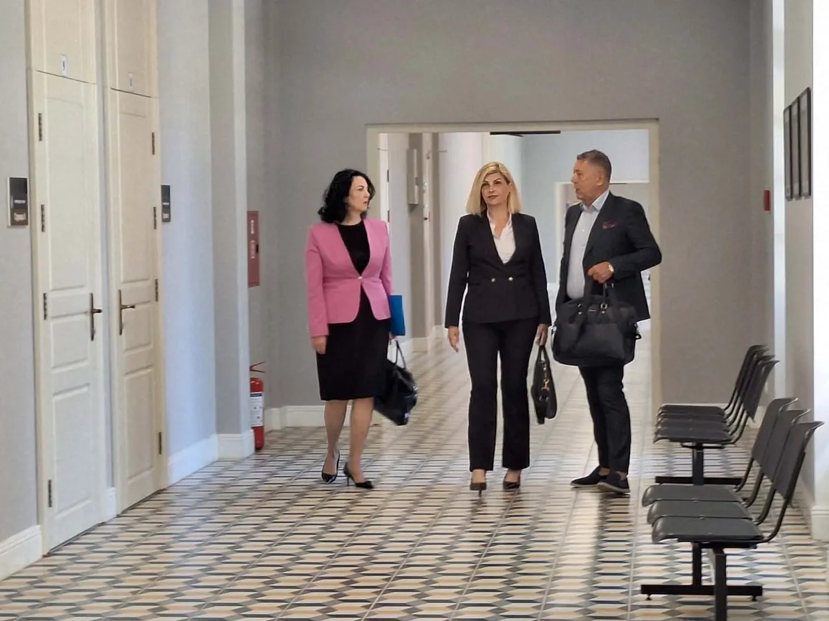 Počelo suđenje bivšoj gradonačelnici Niša za štetu od 250 miliona dinara u gradskom budžetu: Dragana Sotirovski se u sudnici zadržala 15 minuta