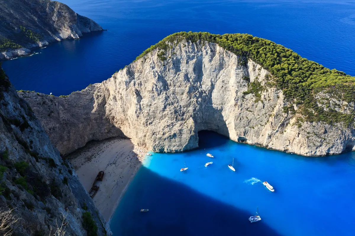 Jedna od najpoznatijih plaža Grčke ovog leta zatvorena za turiste