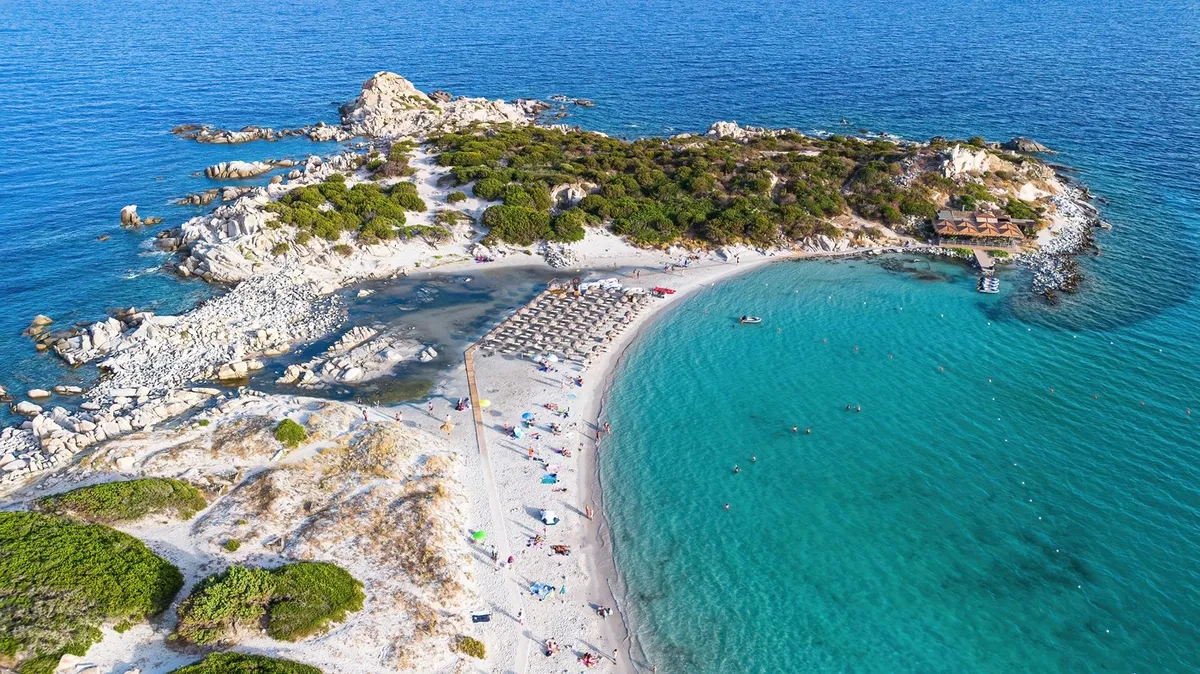 Na čuvenoj plaži su zabranili suncobrane i turisti su besni: