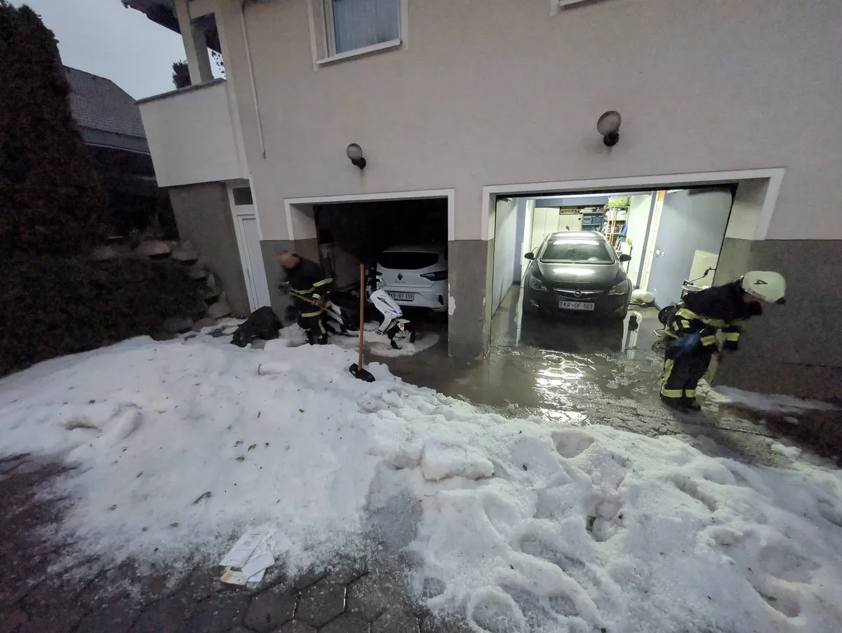 FOTO, VIDEO Nevreme sa gradom poharalo Sloveniju: Oštećeno v