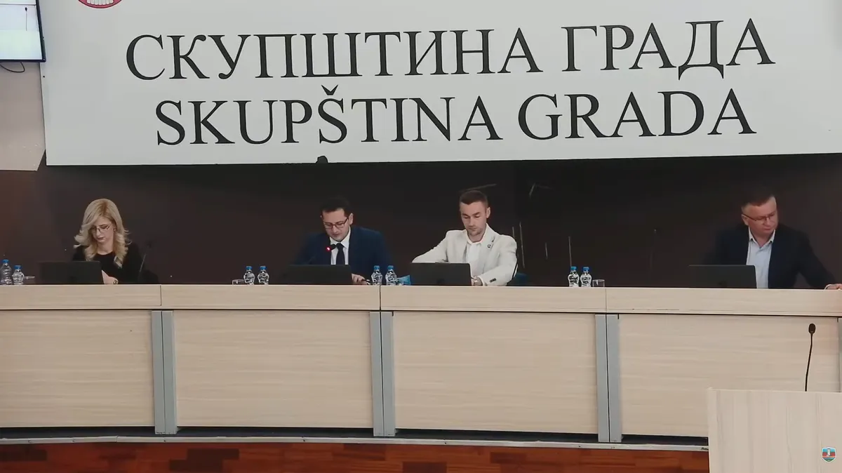 Posle maratonske sednice od 14 sati u Novom Pazaru, naprednjaci napustili salu: Ceo grad se buni protiv otvaranja rudnika, a oni slušaju samo centralu u Beogradu