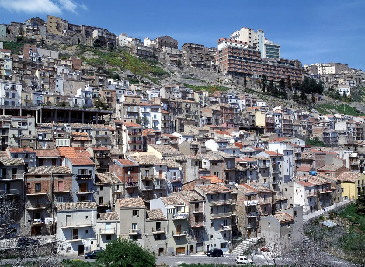 Par pobedio na konkursu za "kuću za 1 evro" na Siciliji među 60.000 prijavljenih - a onda otkrio istinu o ovoj akciji