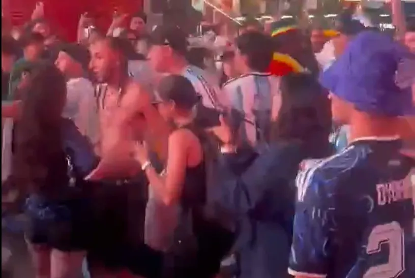 Prvi sukob na Svetskom prvenstvu: Haos u Njujorku, navijači u klinču VIDEO