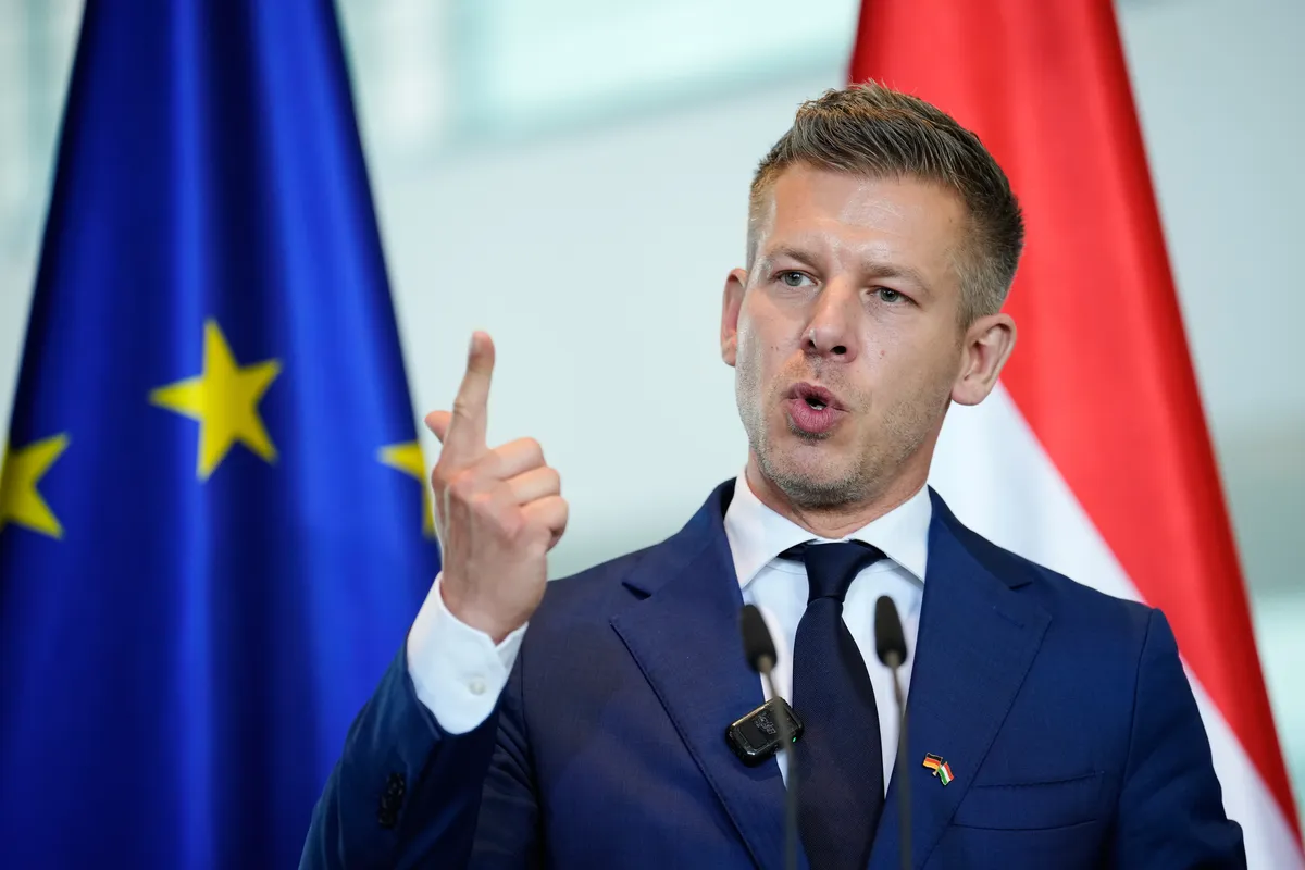 Peter Mađar: Preispitaćemo investiciju u železničku prugu Budimpešta-Beograd
