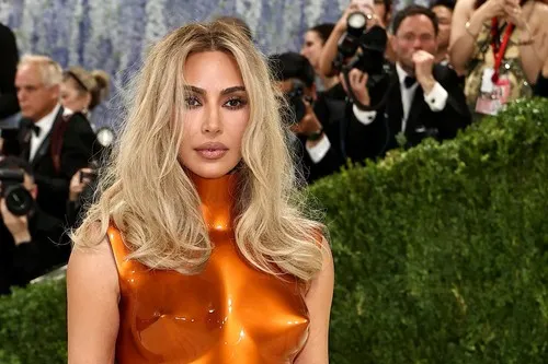 Više se ne kriju: Kim Kardašijan objavila prvu zajedničku fotografiju sa Luisom Hamiltonom