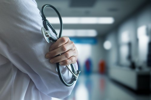 lekar, doktor, stetoskop ilustracija shutterstock_2522162229.jpg