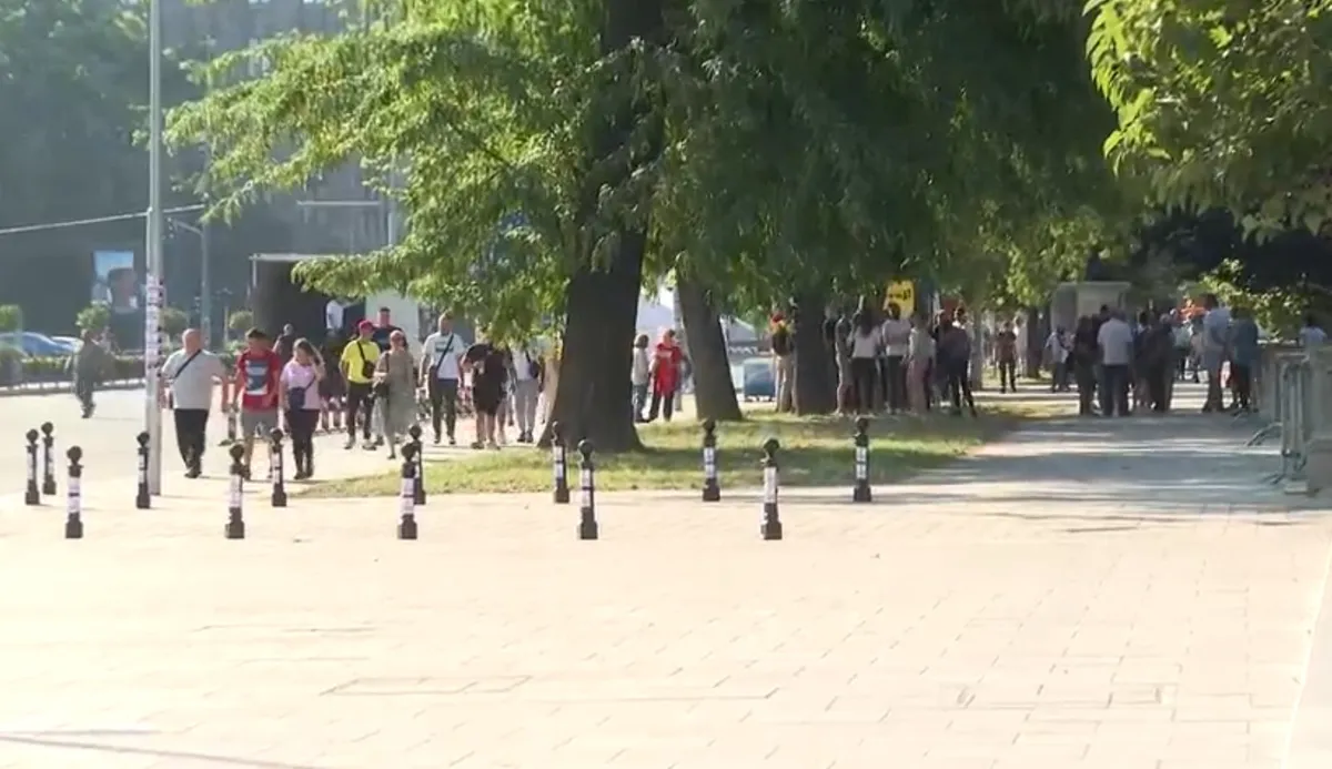 Ulice zatvorene, izmenjene su i linije gradskog prevoza: Pripreme za SNS skup ispred Skupštine