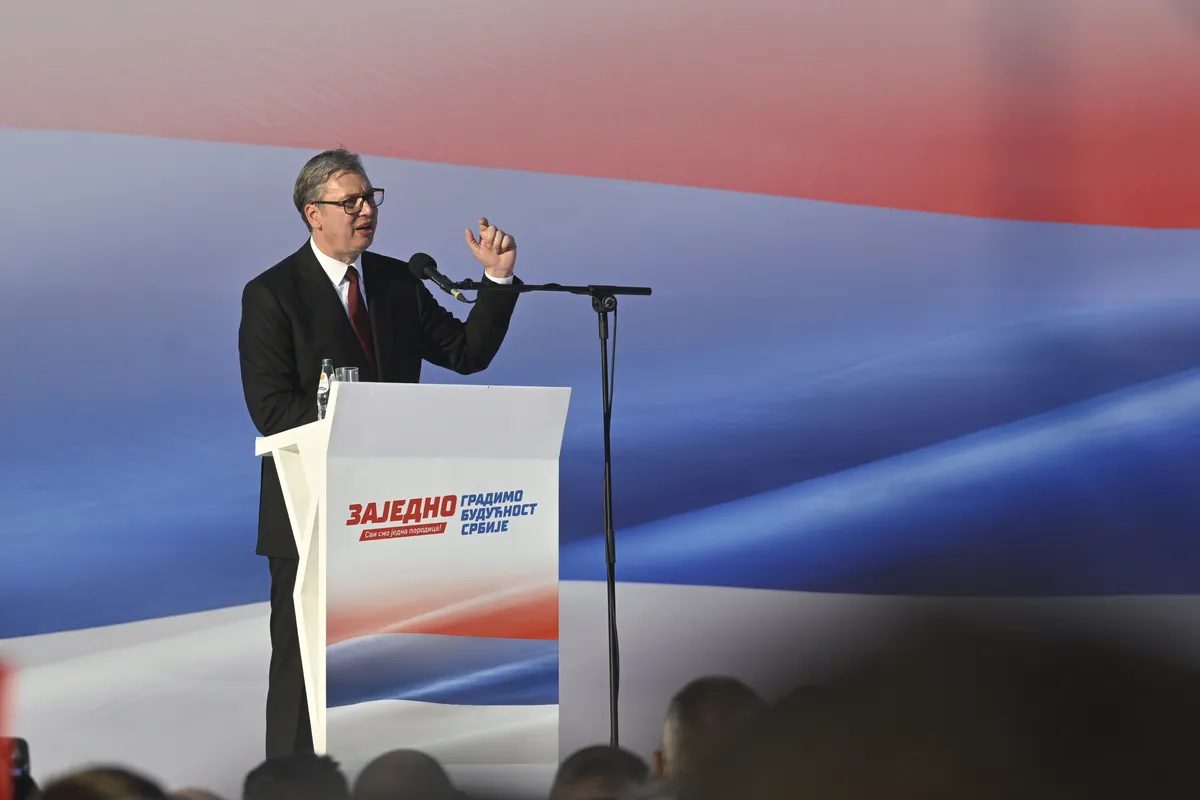 Vučić najavio služenje "kratkog vojnog roka" od marta