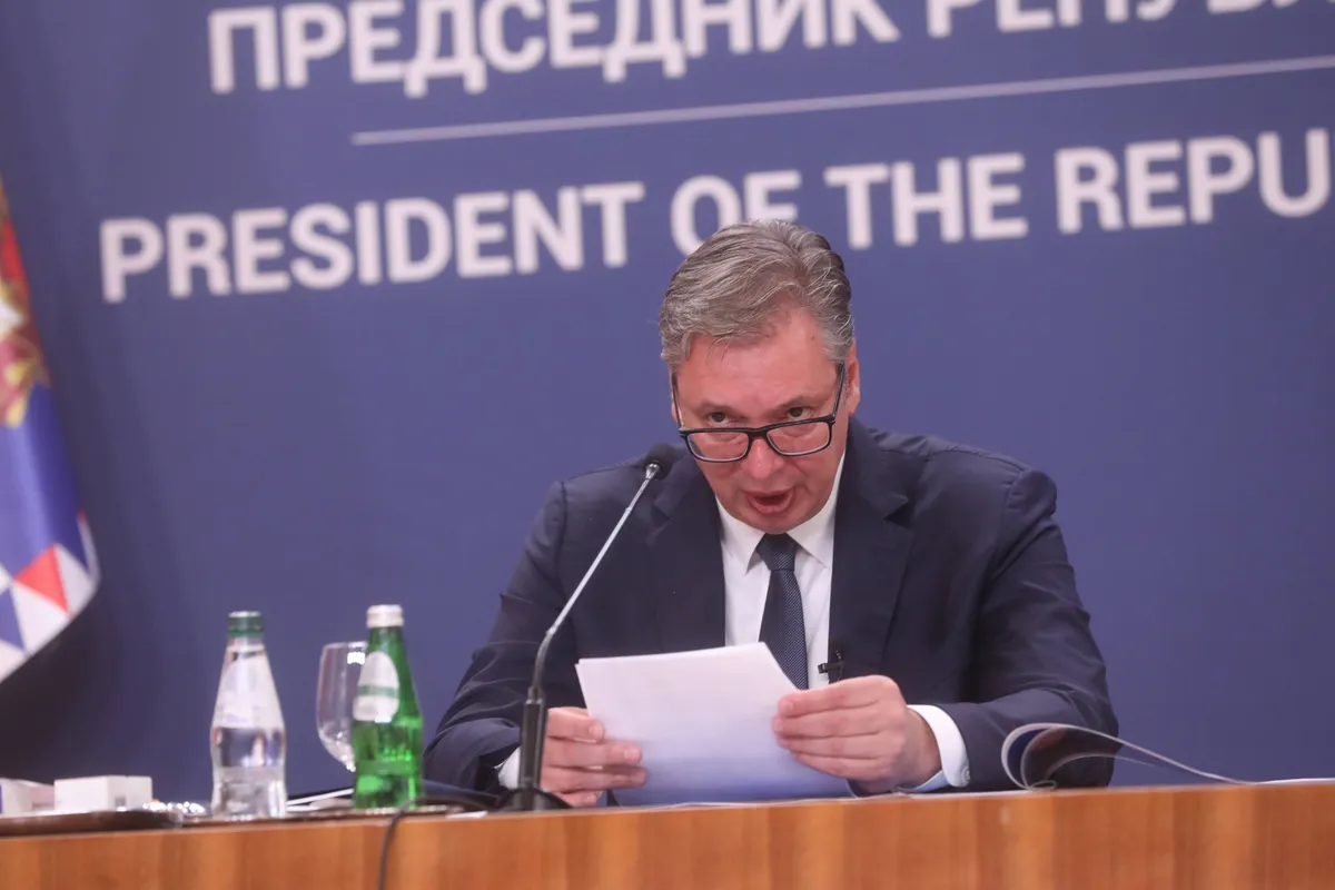 Nemačka štampa: Vučićevo strateško povlačenje da bi zadržao vlast