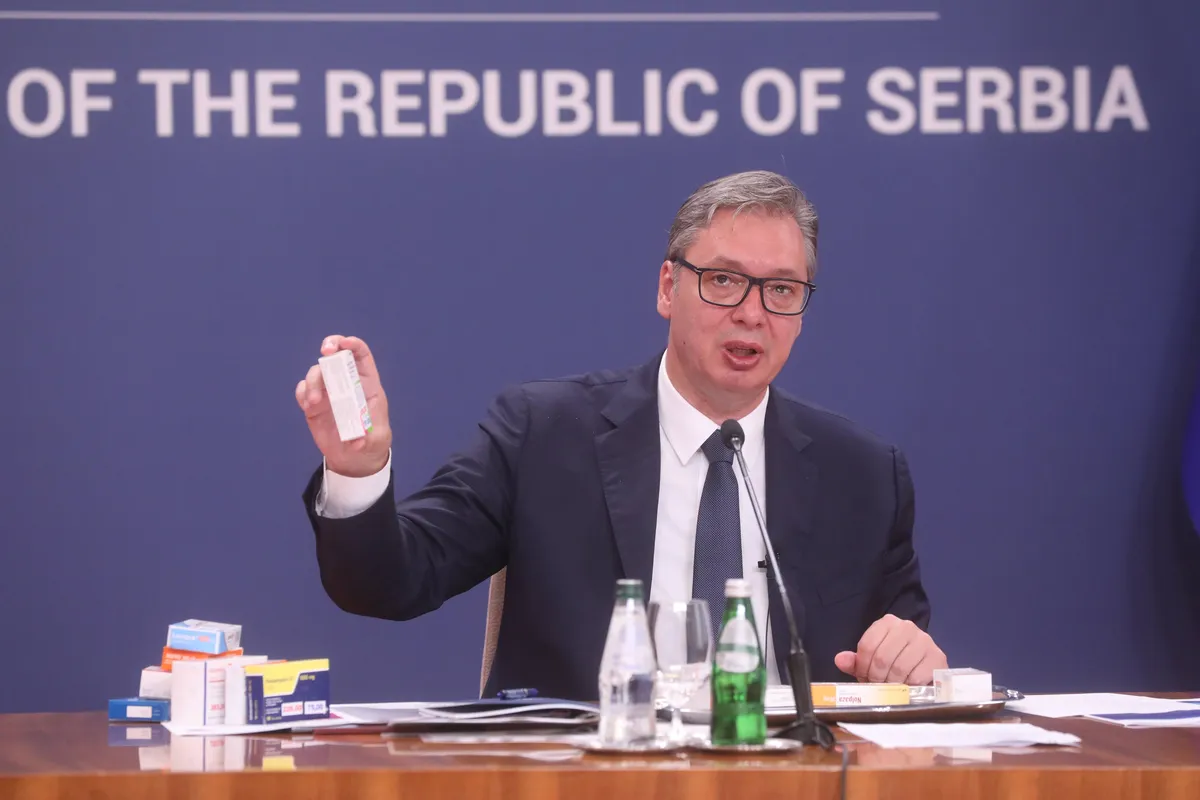 "Sve miriše na korupciju": Ima li u budžetu Srbije novca za Vučićevu propagandu s nižom cenom lekova i ko će od toga da "zaradi"