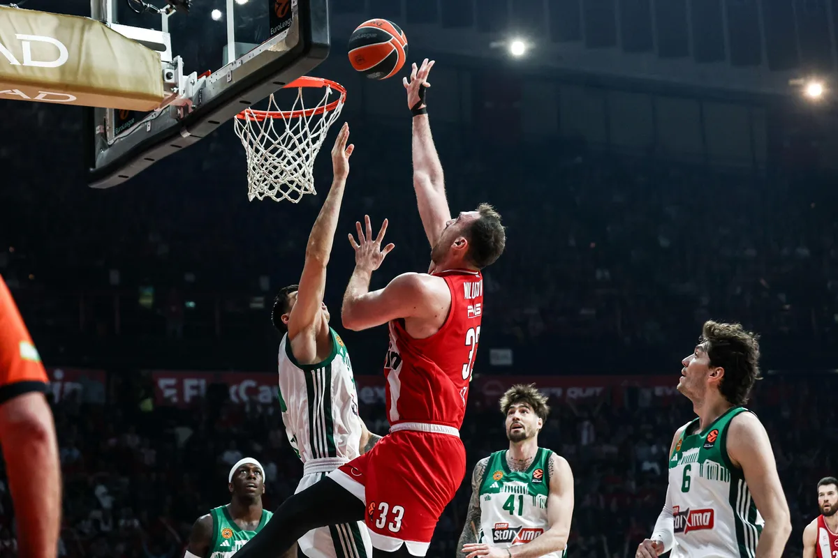 Olimpijakos pobedio Panatinaikos za korak ka tituli, crveno-beli šutnuli 24 penala više