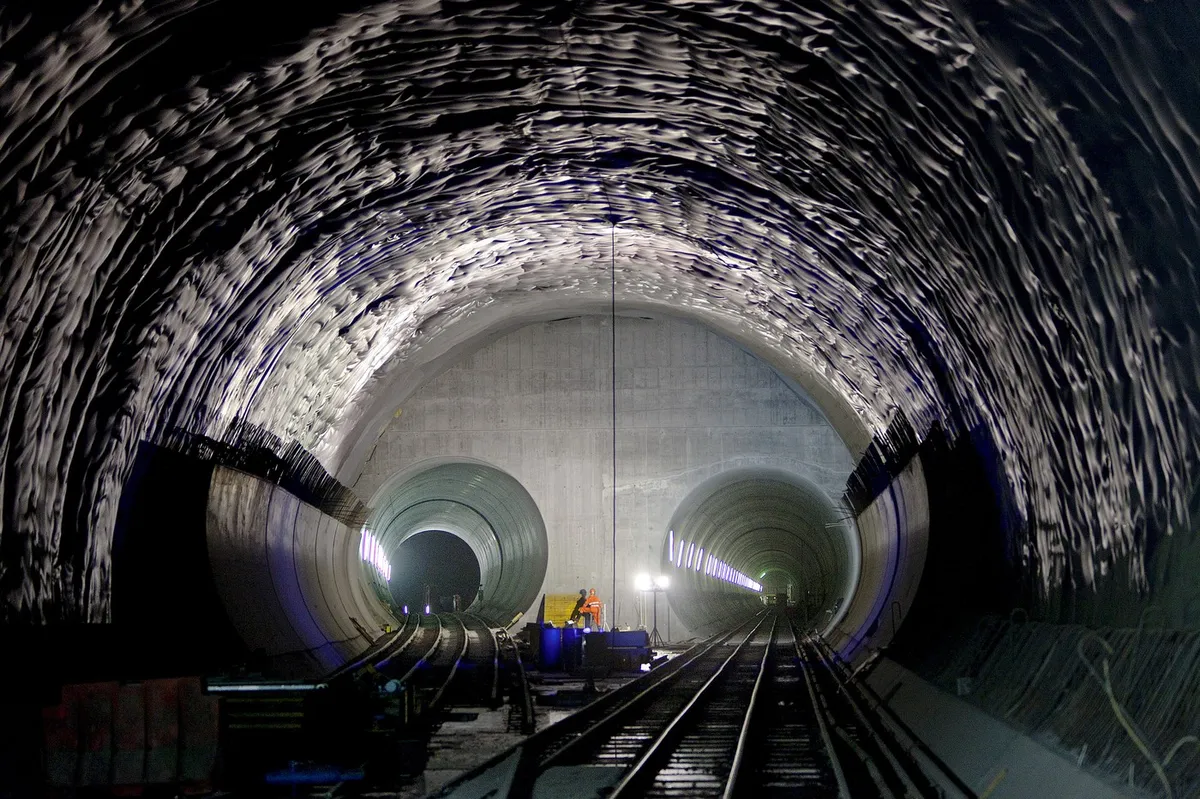 Evropska zemlja iskopala "drugu državu" ispod planine: Više od 1.400 tunela dužine 2.000 kilometara koje niko nije primetio