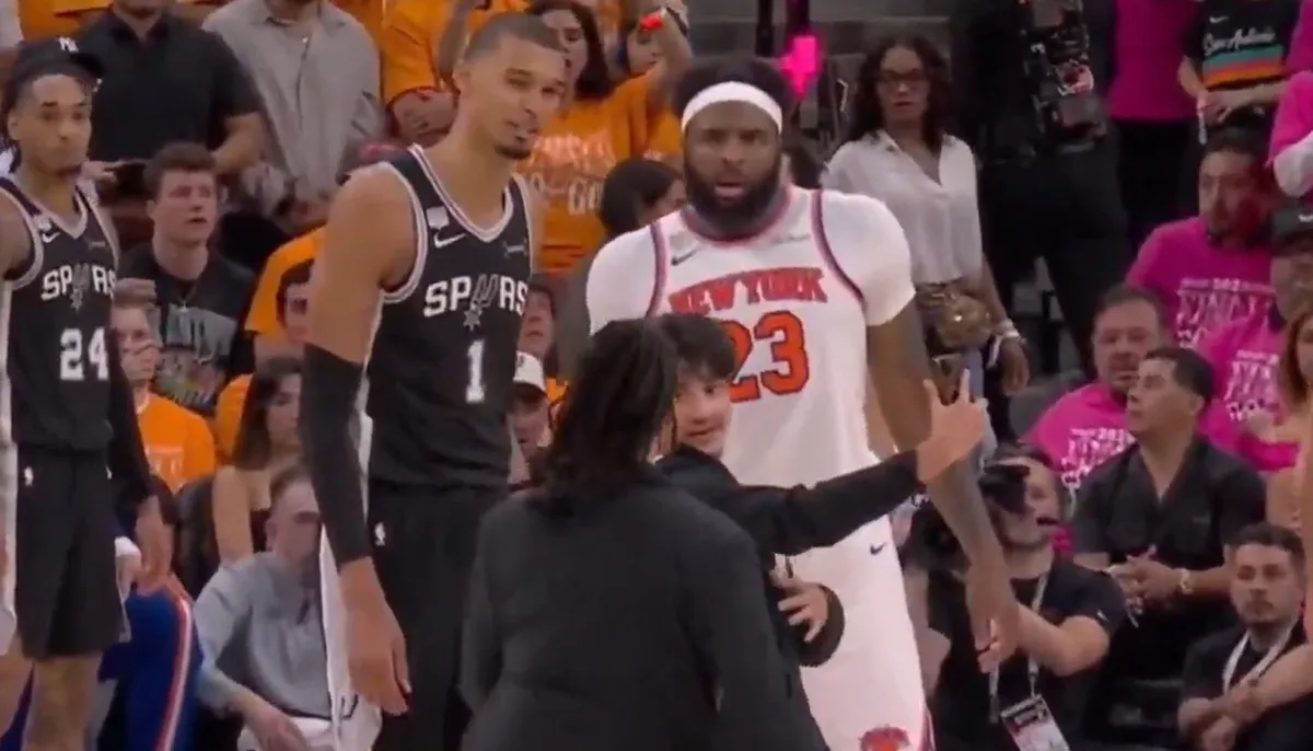 Nesvakidašnja scena u NBA finalu: Navijač upao na teren, Vembanjama gledao u šoku VIDEO