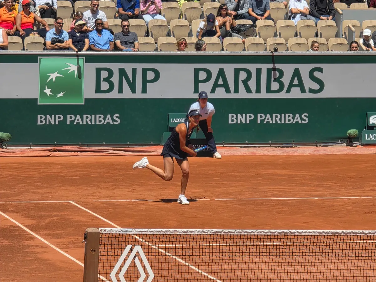 Ana Ivanović posle 10 godina na terenu Rolan Garosa: Za nju kao da je vreme stalo, oduševljeno joj aplaudirali
