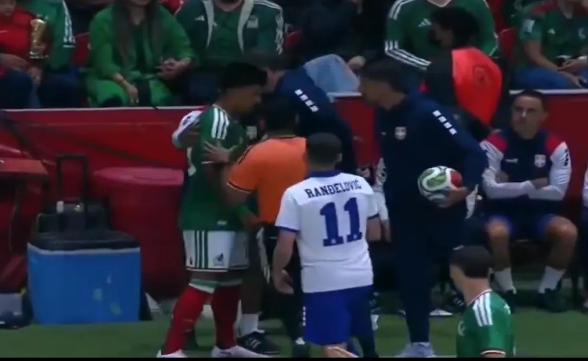 VIDEO Veljko Paunović se iznervirao zbog poteza Meksikanca, selektor rivala mu se izvinjavao