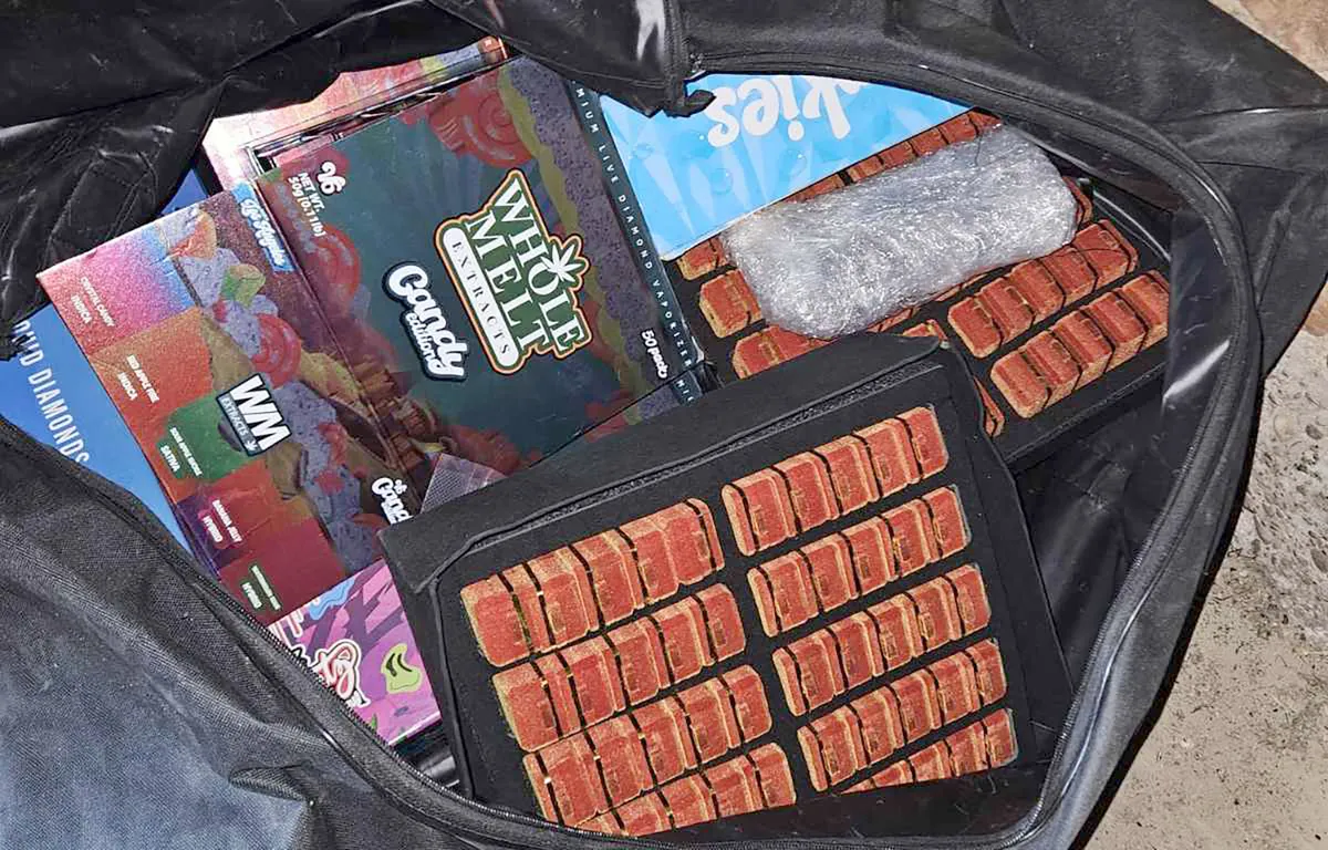 Zaplenjeno 600 komada elektronskih cigareta za kanabisovim u