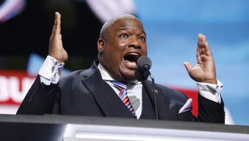 epa05435825 Pastor Mark Burns speaks during the final day of the 20