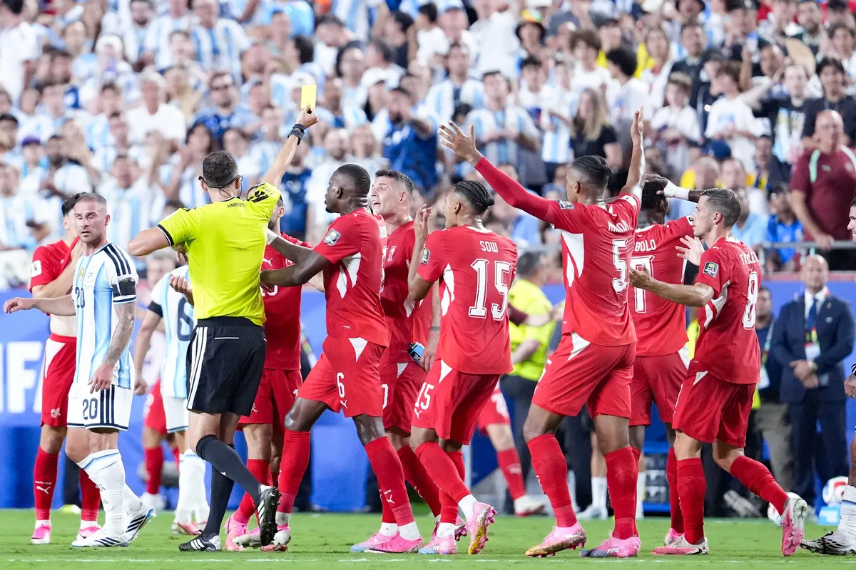 VIDEO Novo FIFA pravilo zbog kojeg su se Švajcarci hvatli za glavu: Trenutak koji je promenio sve
