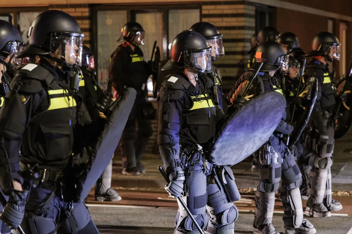 Vandredno stanje u Francuskoj, "manji grad" policije angažovan da spreči nerede