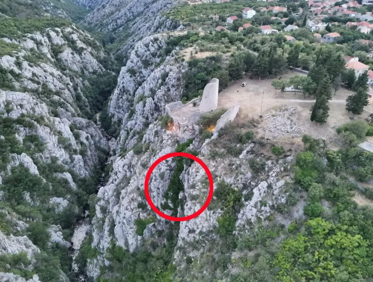 FOTO Muškarac 10 sati visio naglavačke zaglavljen između stena u kanjonu kod Drniša, našao ga dron