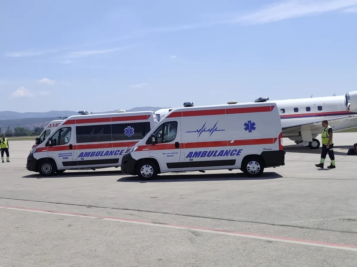 "Dečak je životno ugrožen, na mehaničkoj ventilaciji": Prva izjava direktora UKC Niš nakon sletanja aviona sa povređenima iz Crne Gore FOTO