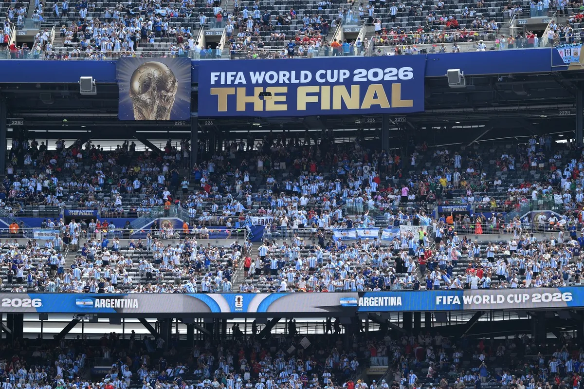 FIFA preti ozbiljan blam na finalu Svetskog prvenstva - navijače dočekala poruka, evo šta su tražili od njih VIDEO