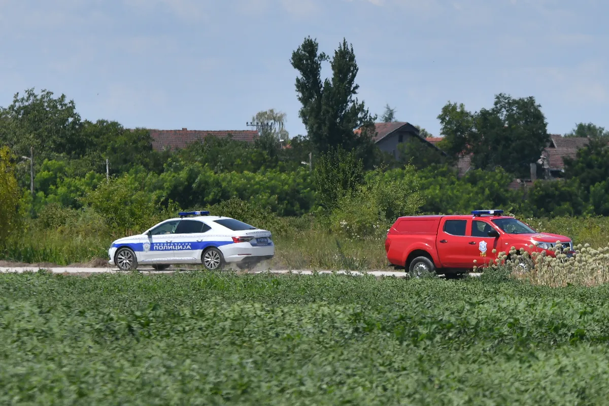 Ovo je mogući uzrok teške saobraćajne nesreće kod Novog Sada: Tri osobe stradale kada je automobil uleteo u kanal