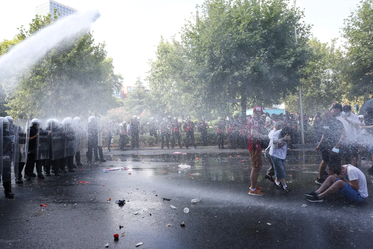 Haos u Tirani na protestu protiv projekta Trampovog zeta: Vodenim topovima i suzavcem na demonstrante
