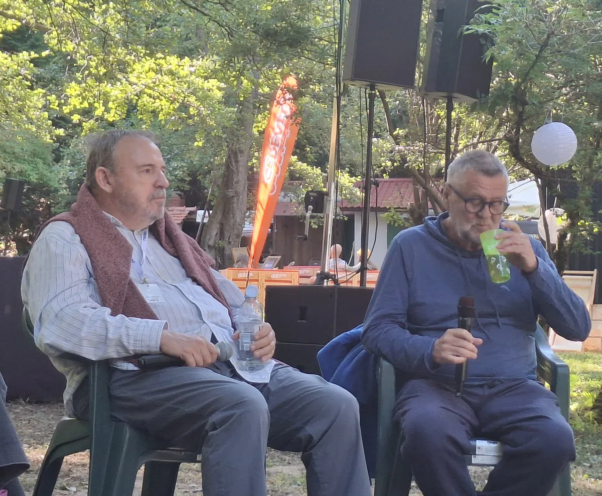 "Vučić je delikvent", poručio Goran Marković, a Rajko Grlić upozorio da je život njegovog prijatelja u Srbiji ugrožen: Nova.rs na razgovoru dvojice velikana na Cinehill festivalu u Fužinama