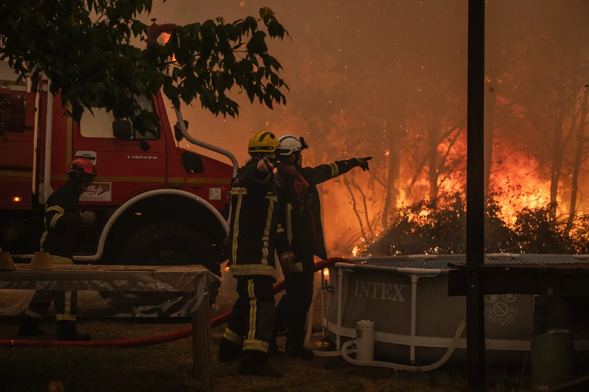 Bukte šumski požari u Francuskoj: Vatra se približava Bordou, evakuisano nekoliko predgrađa i aerodrom