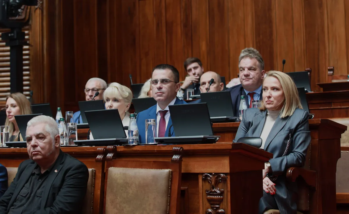 Žestoka rasprava Lazovića i Paunović: "Folirate se da živite na Kosovu", "Za Vas je premijer kao morsko prase"